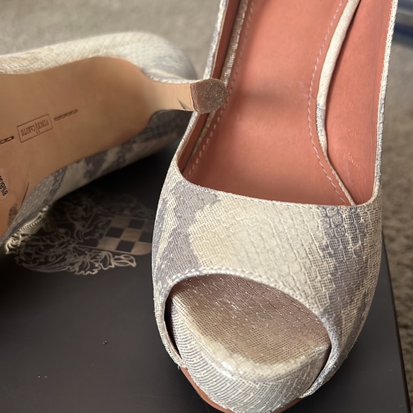 Peep toes are still hot - Picture 5 of 7